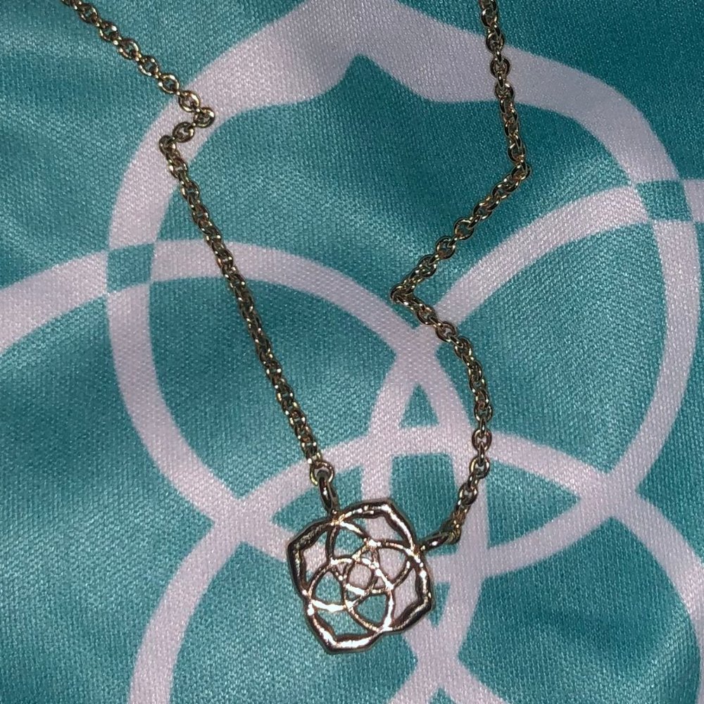 Gold Kendra Scott Pendant Necklace